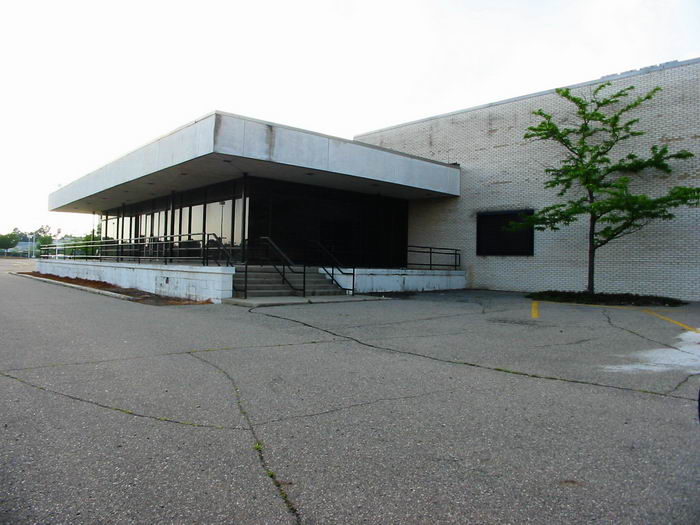 Summit Place Mall (Pontiac Mall) - Early 2000S